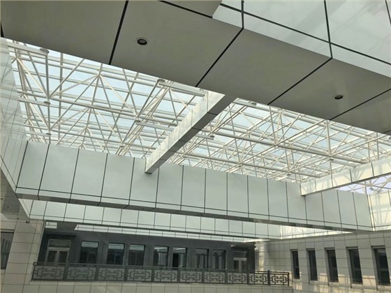 山东济宁梁山县政府大楼电动遮阳帘项目6